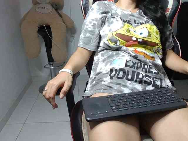 Emy23Jack23 webcam