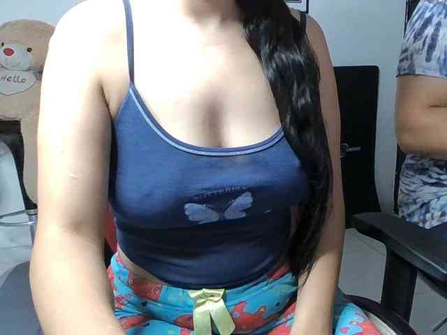 Emy23Jack23 webcam