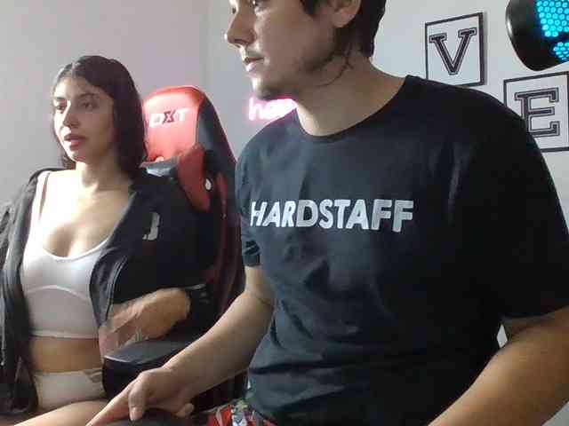 Emy23Jack23 webcam