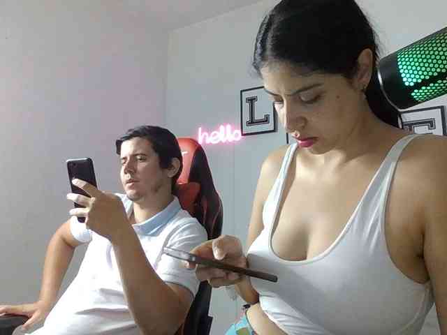 Emy23Jack23 webcam