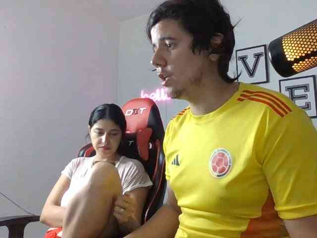 Emy23Jack23 webcam