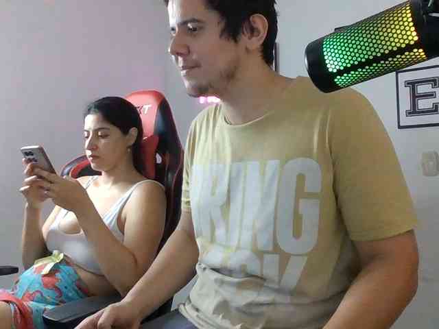 Emy23Jack23 webcam