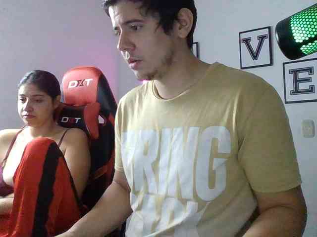 Emy23Jack23 webcam