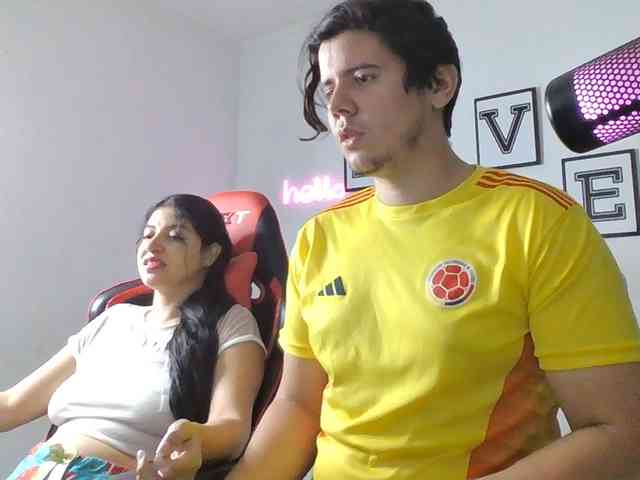 Emy23Jack23 webcam