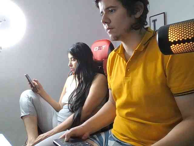 Emy23Jack23 webcam