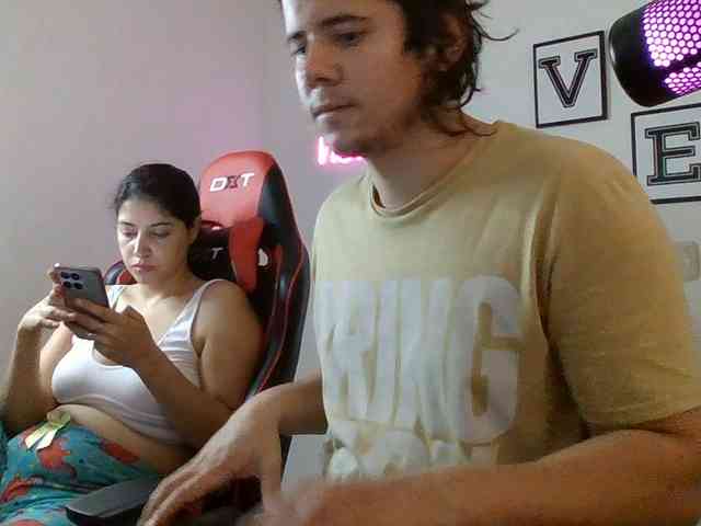 Emy23Jack23 webcam
