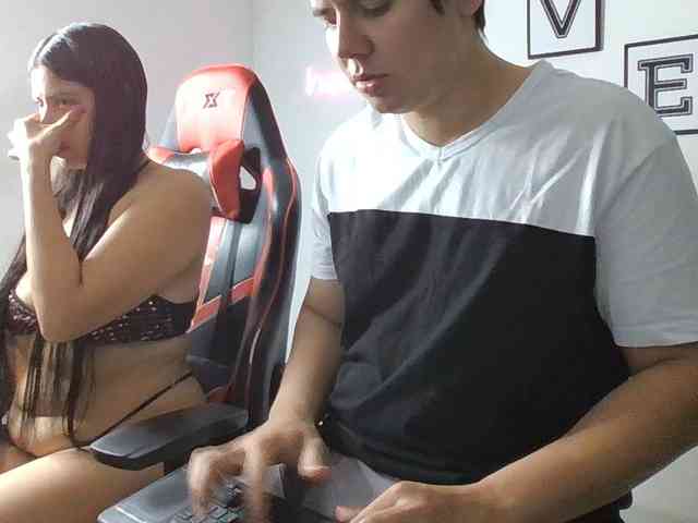 Emy23Jack23 webcam