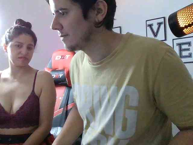 Emy23Jack23 webcam