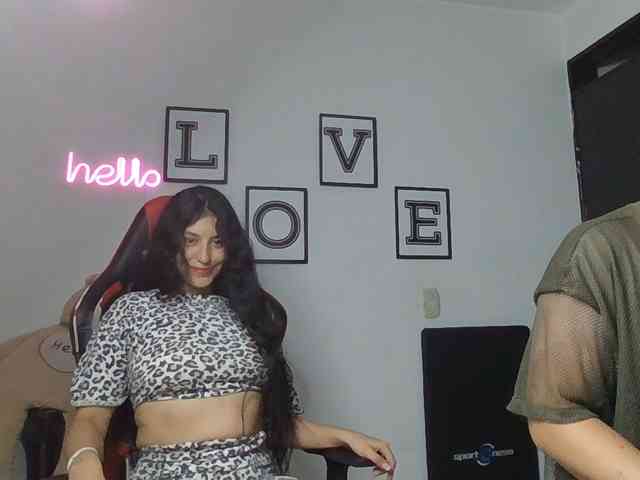 Emy23Jack23 webcam
