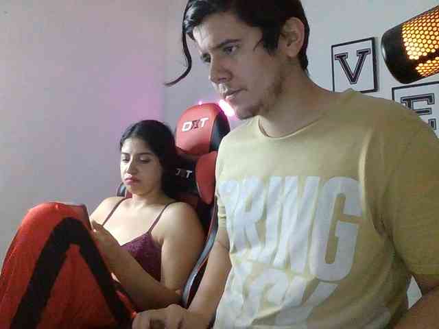 Emy23Jack23 webcam