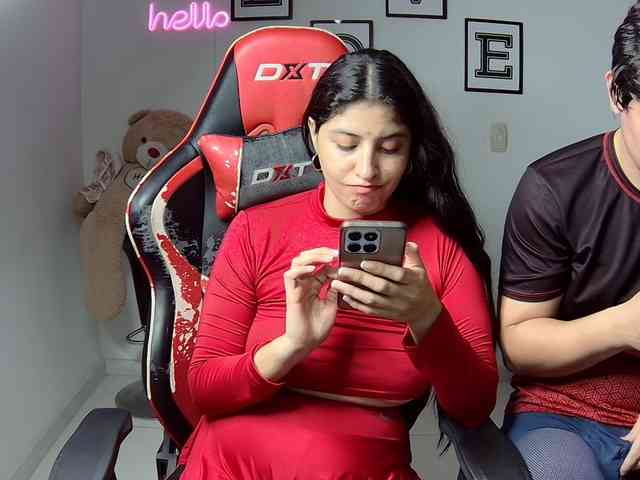Emy23Jack23 webcam
