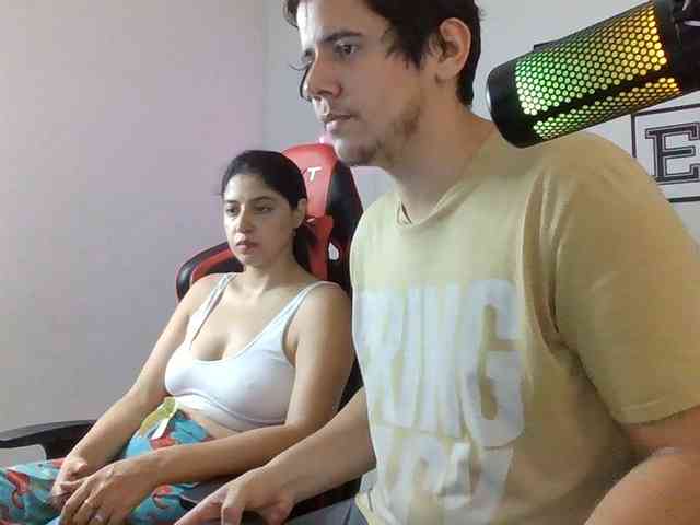 Emy23Jack23 webcam