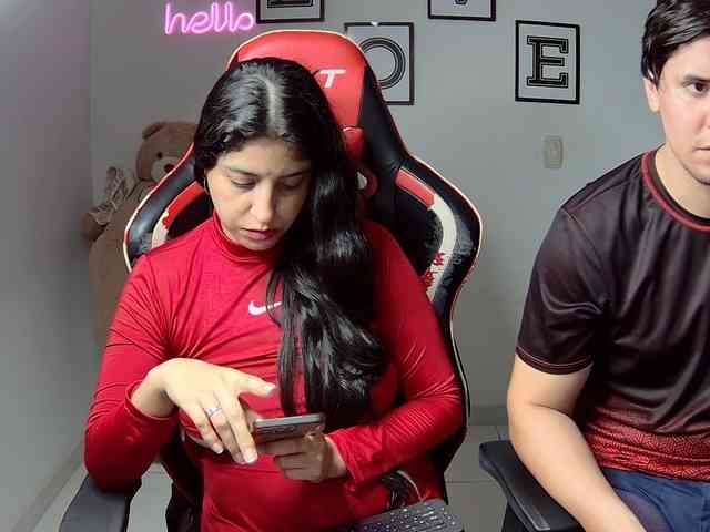 Emy23Jack23 webcam