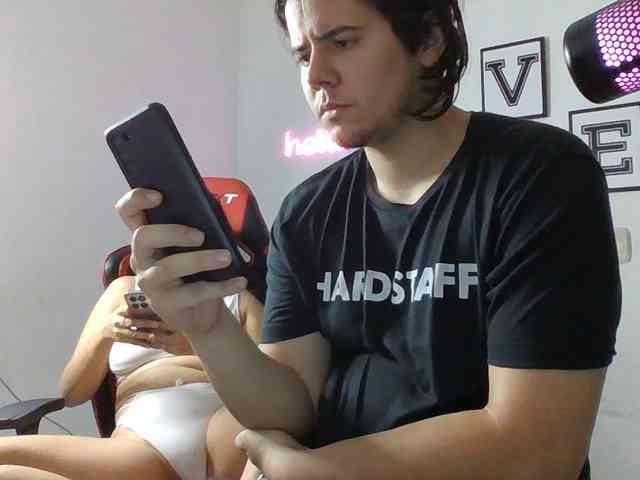 Emy23Jack23 webcam
