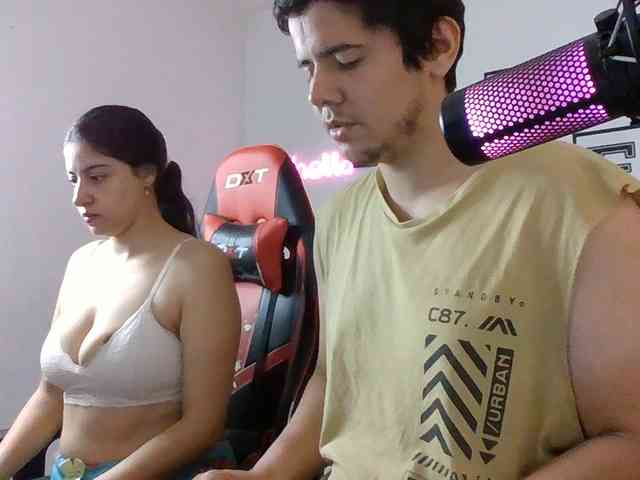 Emy23Jack23 webcam