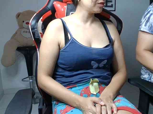 Emy23Jack23 webcam