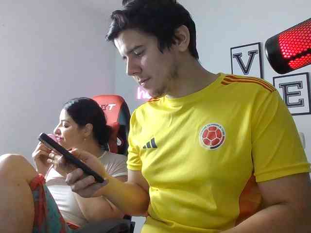 Emy23Jack23 webcam