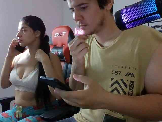 Emy23Jack23 webcam