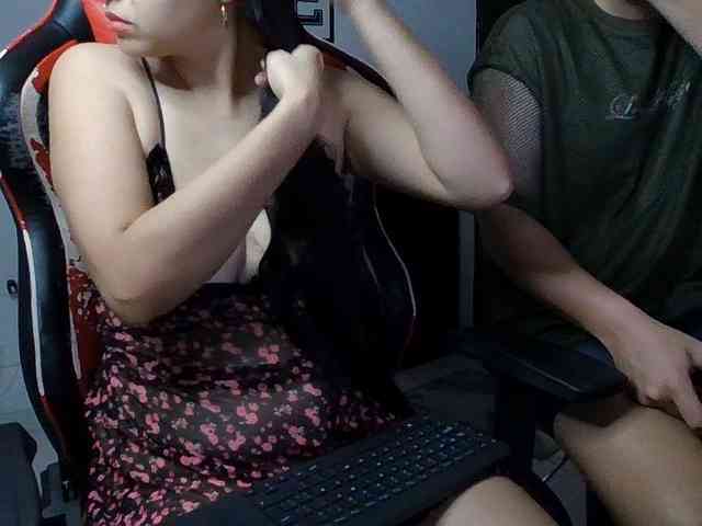 Emy23Jack23 webcam