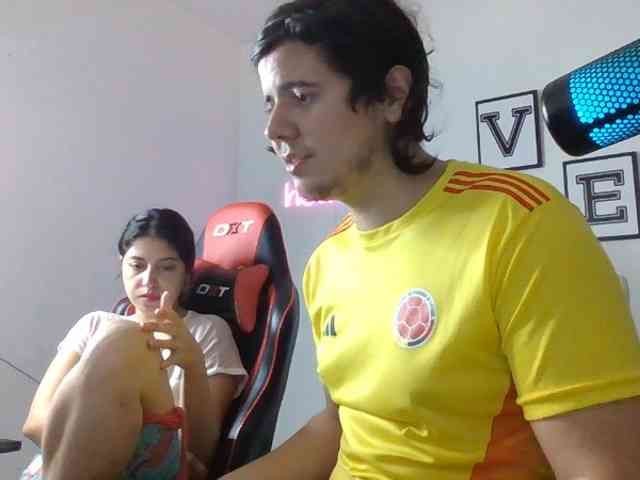 Emy23Jack23 webcam