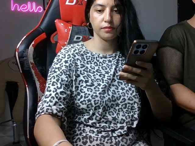 Emy23Jack23 webcam