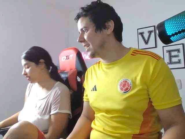 Emy23Jack23 webcam
