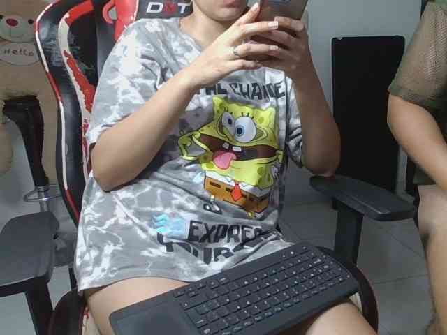 Emy23Jack23 webcam