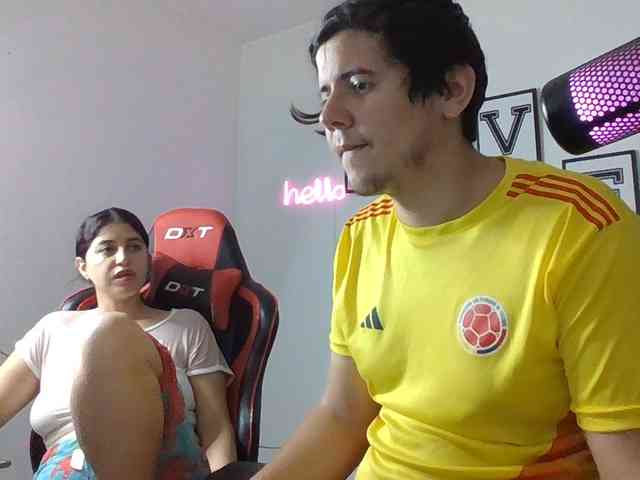 Emy23Jack23 webcam