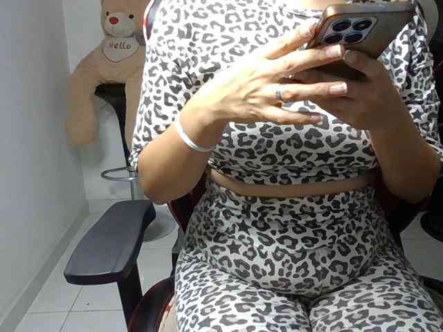 Emy23Jack23 webcam