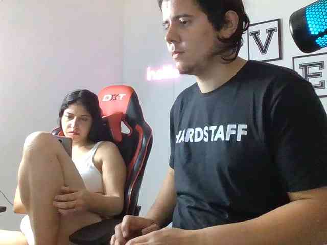 Emy23Jack23 webcam