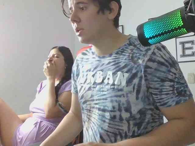 Emy23Jack23 webcam