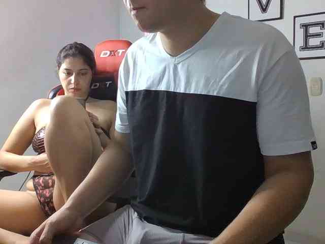 Emy23Jack23 webcam