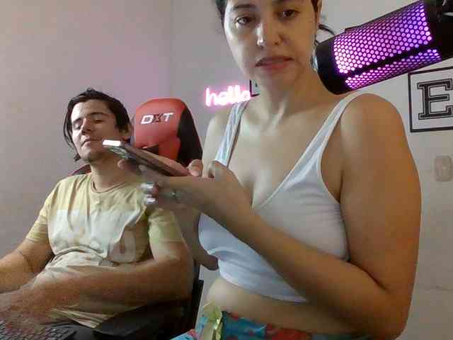 Emy23Jack23 webcam