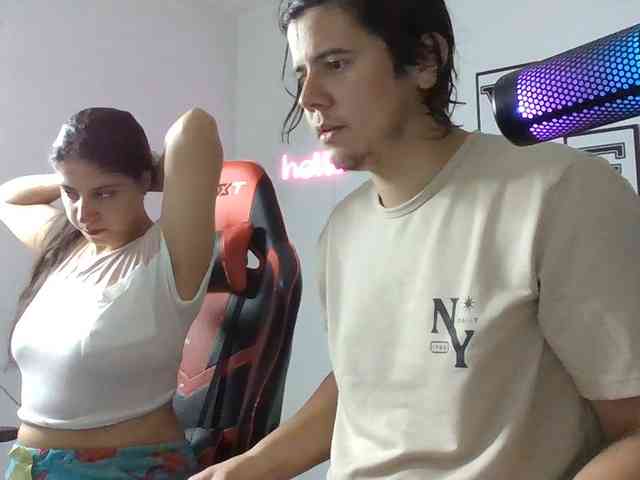 Emy23Jack23 webcam