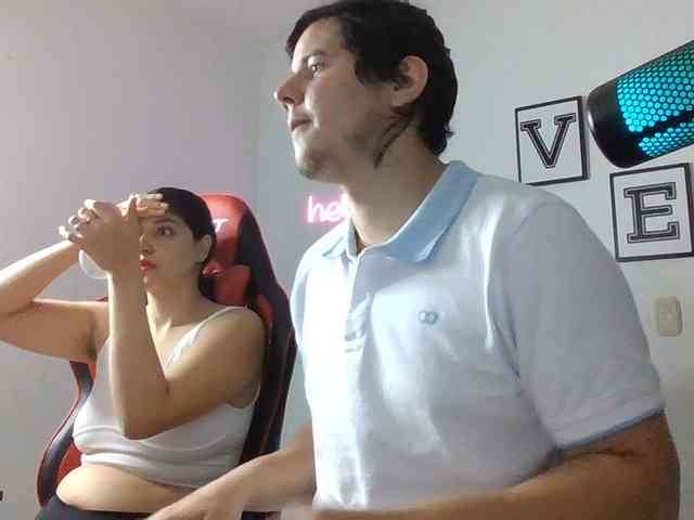 Emy23Jack23 webcam