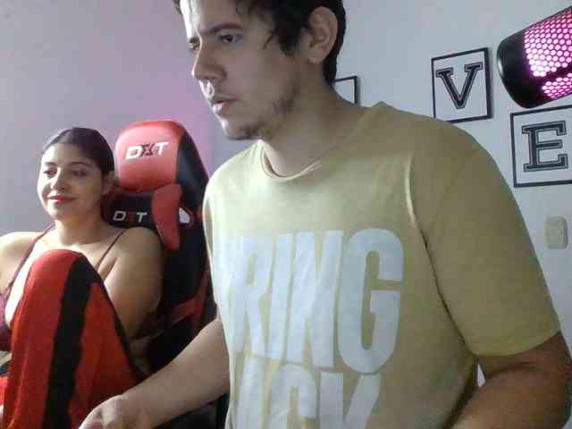 Emy23Jack23 webcam