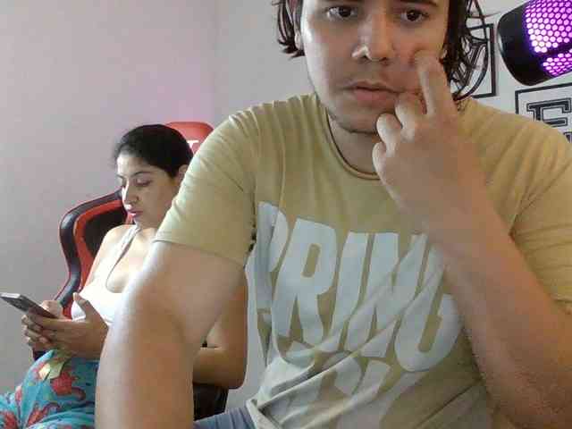 Emy23Jack23 webcam
