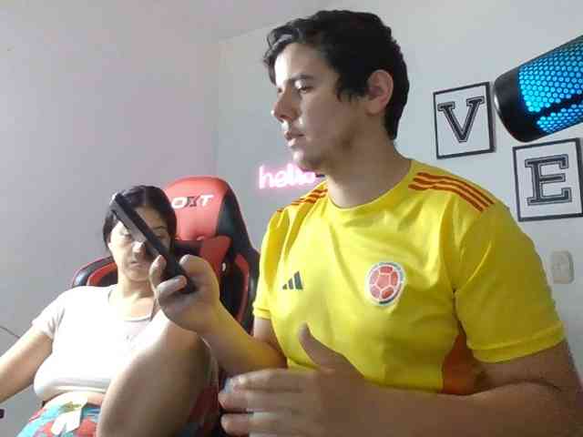 Emy23Jack23 webcam