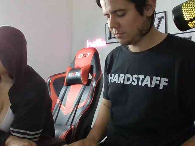 Emy23Jack23 webcam
