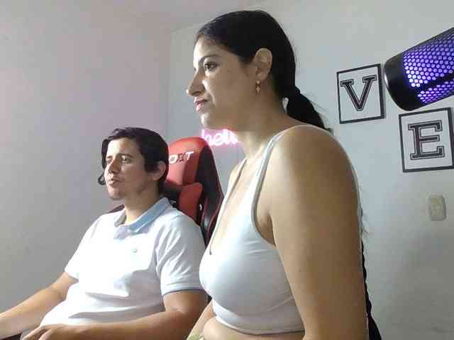 Emy23Jack23 webcam