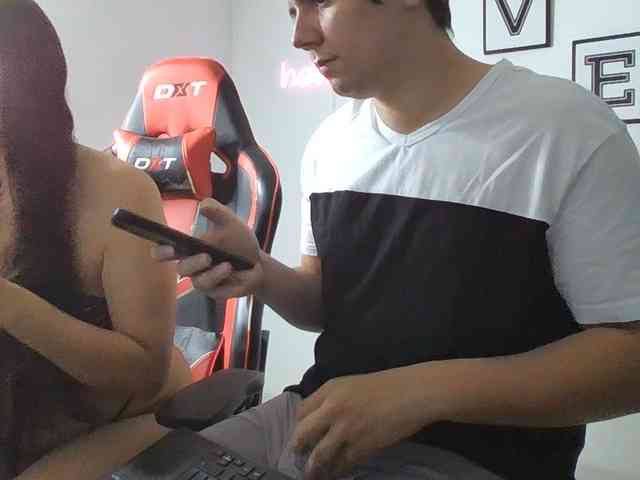 Emy23Jack23 webcam