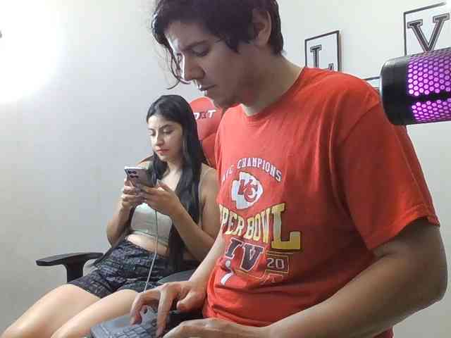 Emy23Jack23 webcam