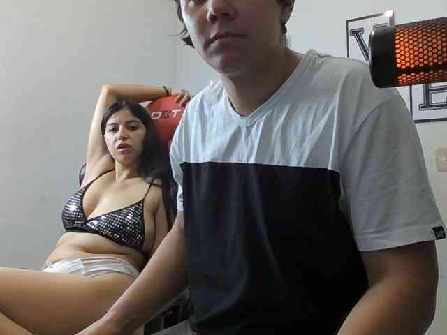 Emy23Jack23 webcam