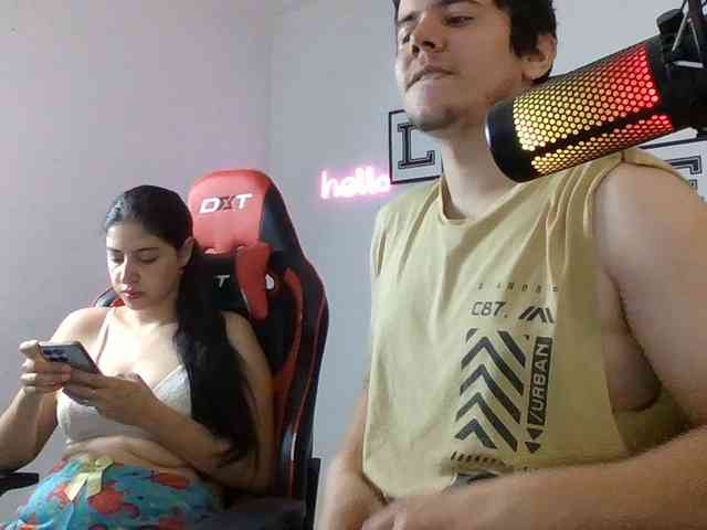 Emy23Jack23 webcam