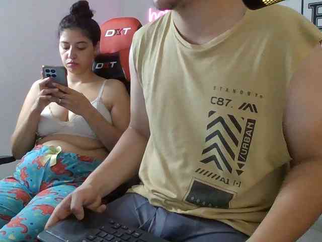 Emy23Jack23 webcam