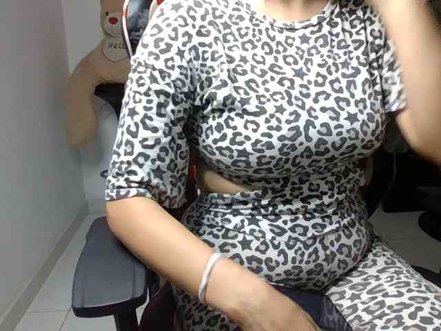 Emy23Jack23 webcam
