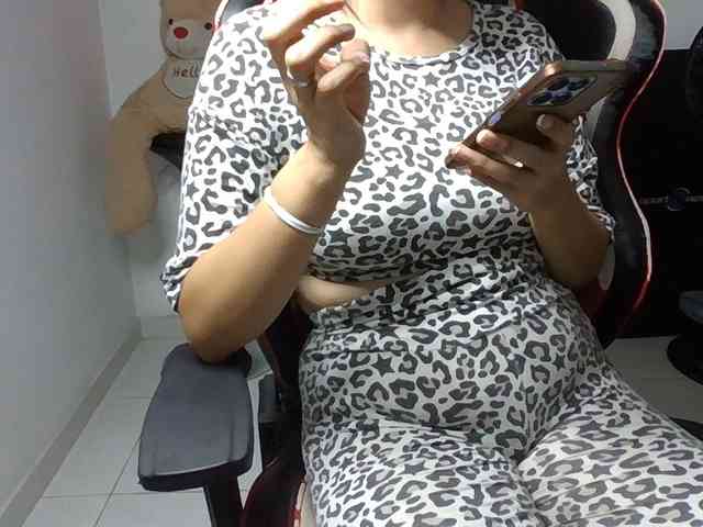 Emy23Jack23 webcam