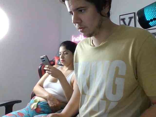 Emy23Jack23 webcam