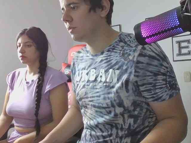 Emy23Jack23 webcam