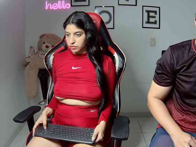 Emy23Jack23 webcam